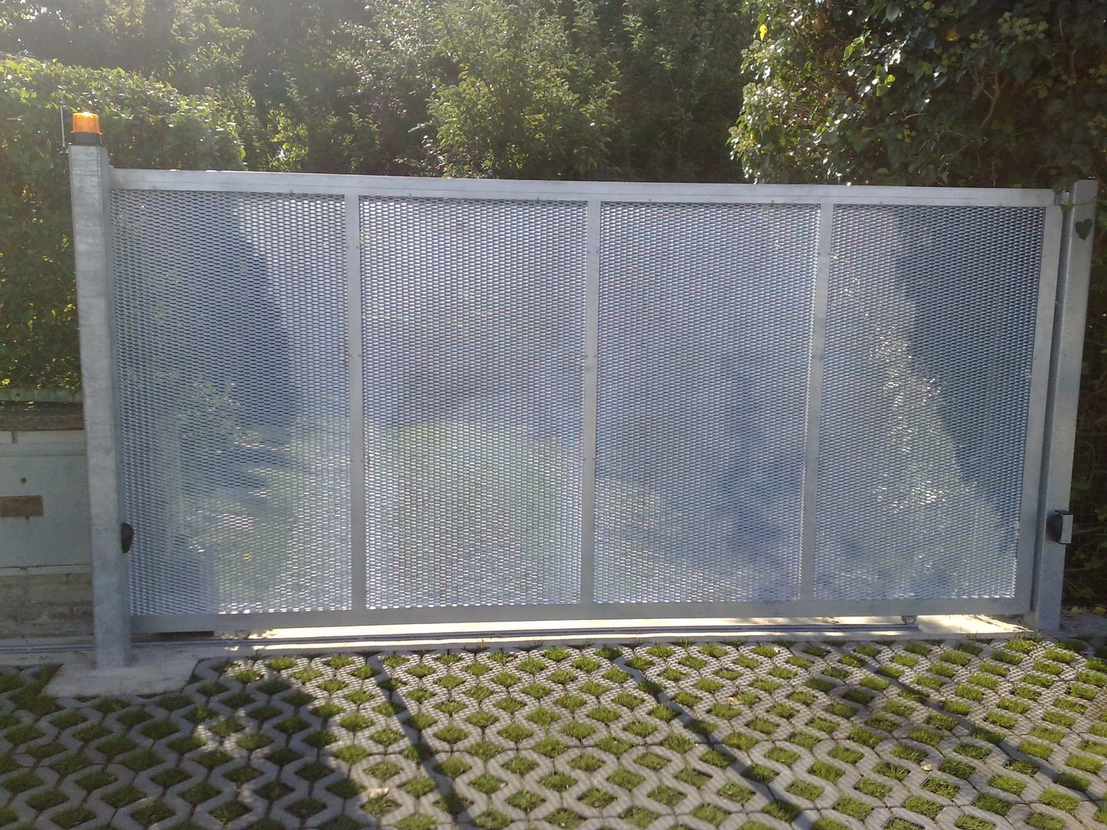 Brána nebo plot — záznam 016
