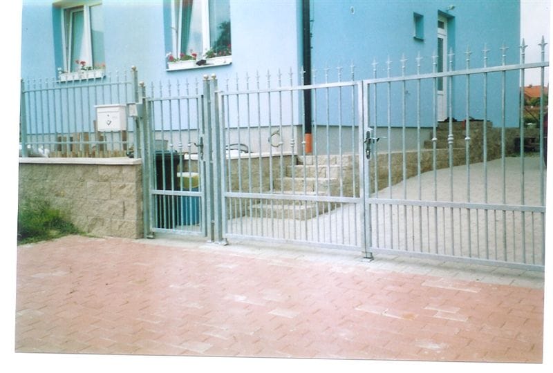 Brána nebo plot — záznam 036