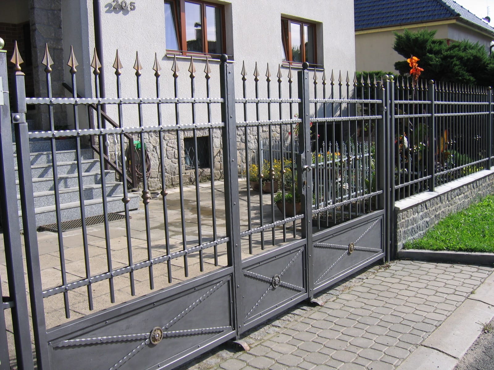 Brána nebo plot — záznam 017