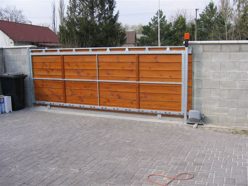 Brána nebo plot — záznam 023