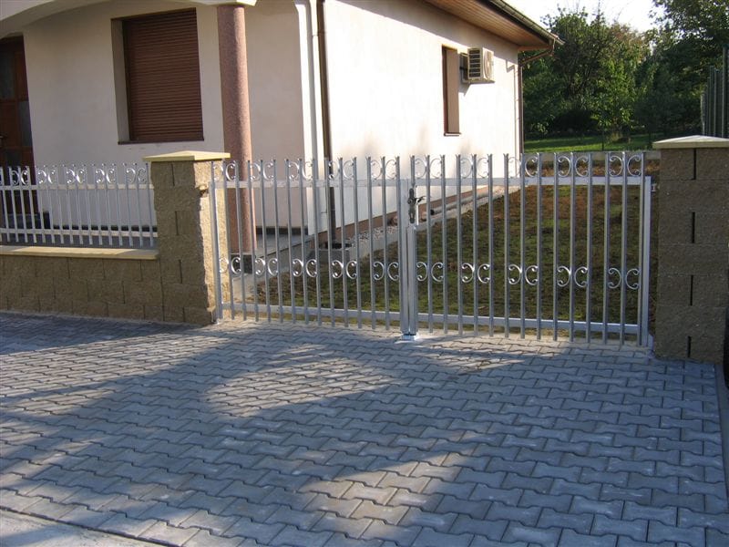 Brána nebo plot — záznam 027