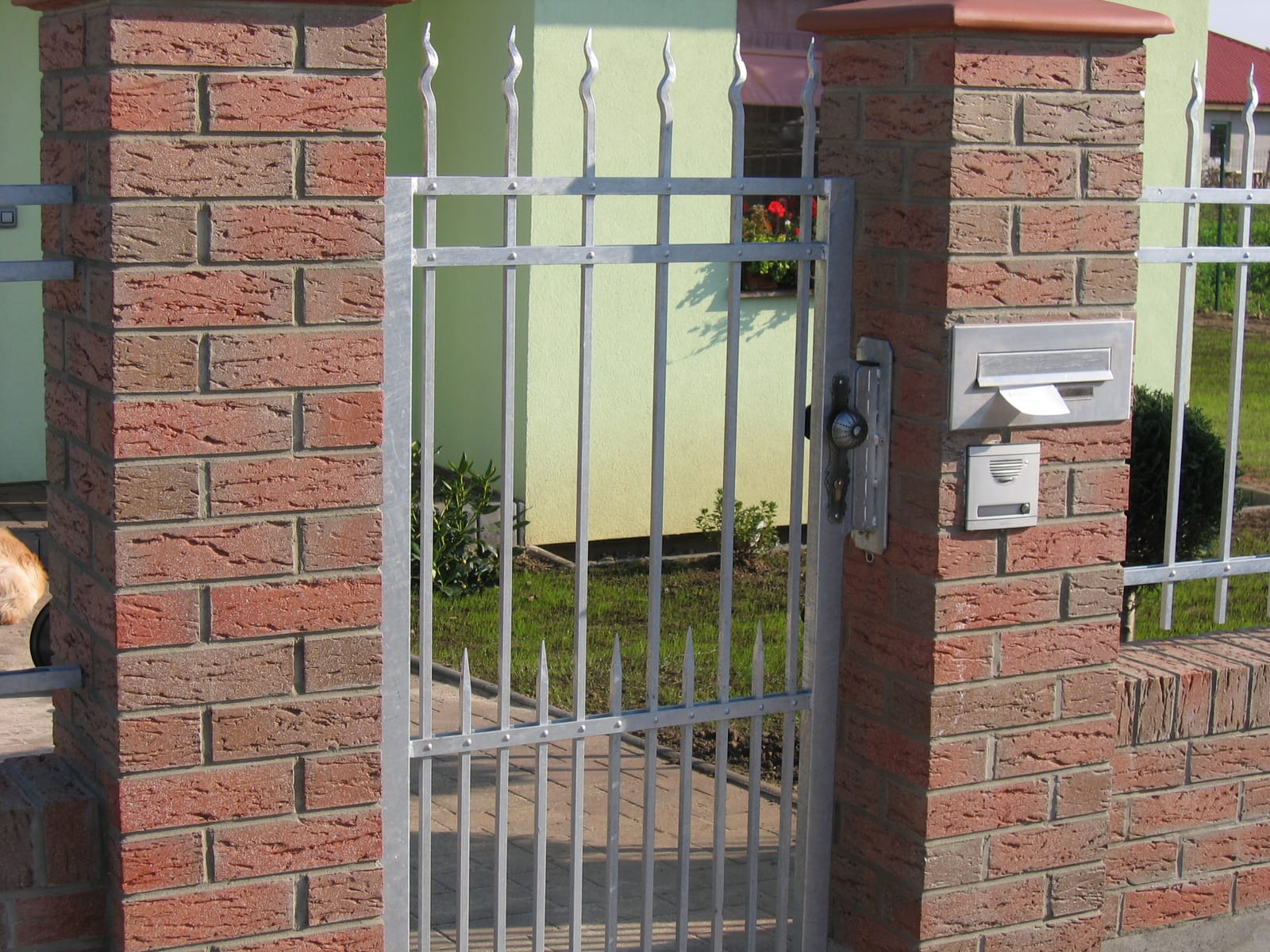 Brána nebo plot — záznam 028