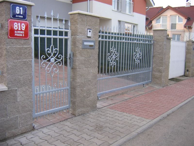 Brána nebo plot — záznam 030