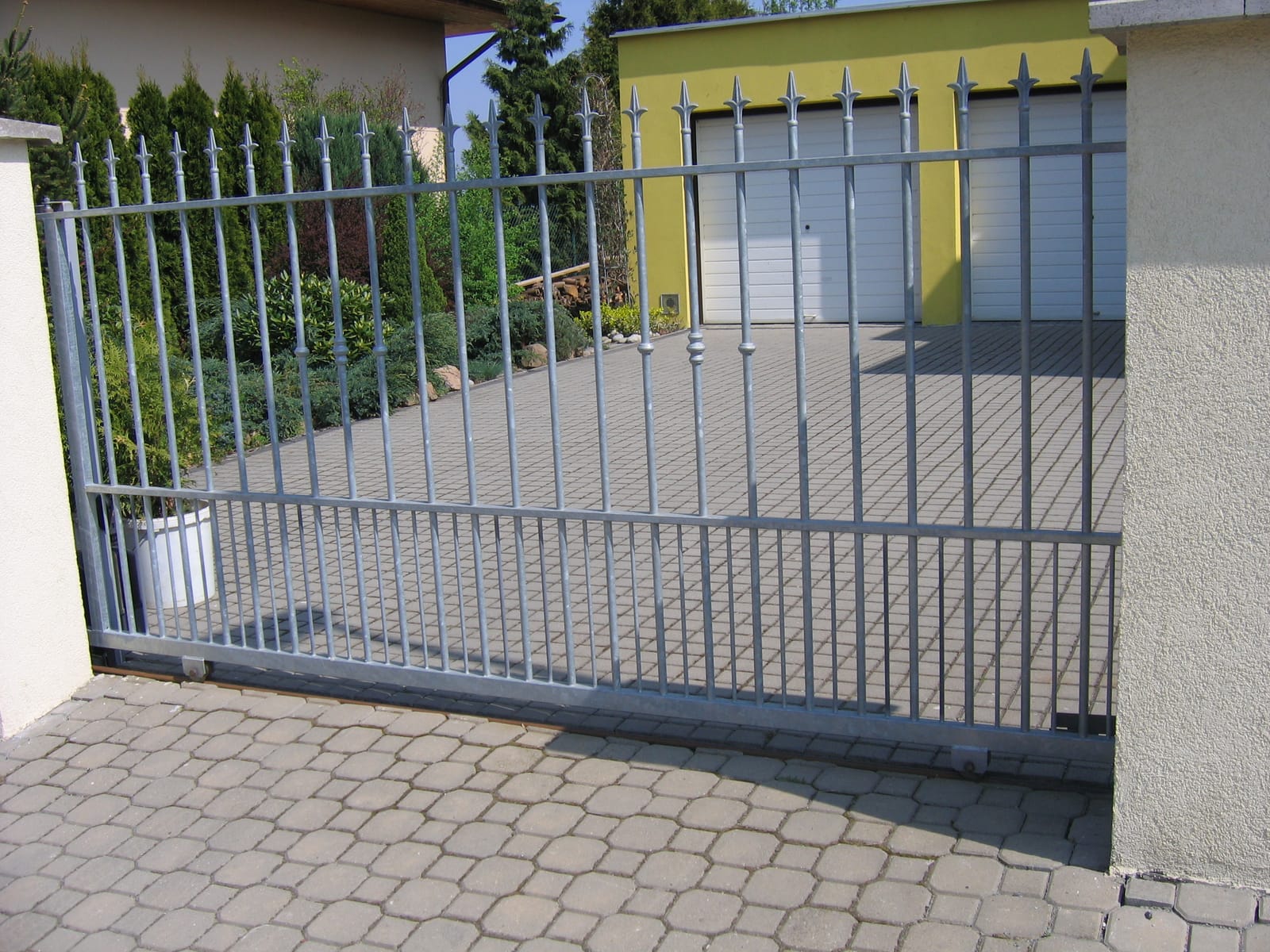 Brána nebo plot — záznam 032