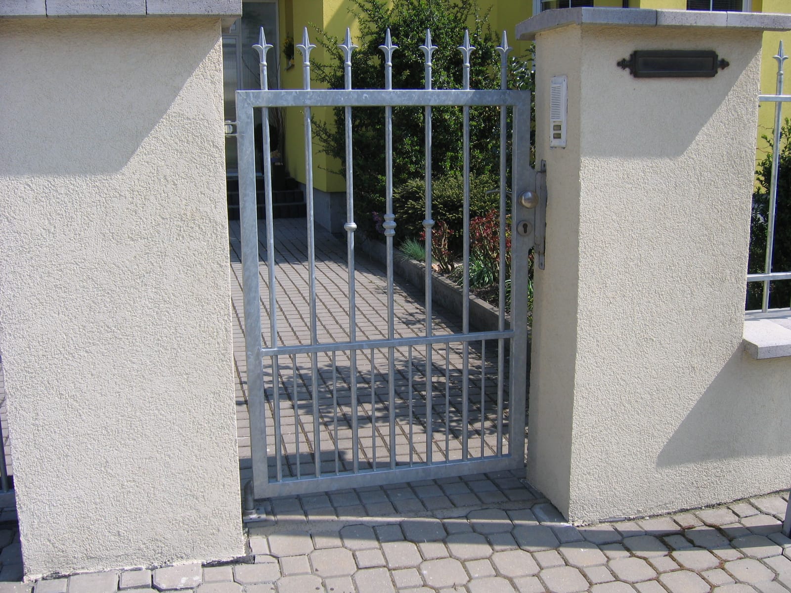 Brána nebo plot — záznam 033